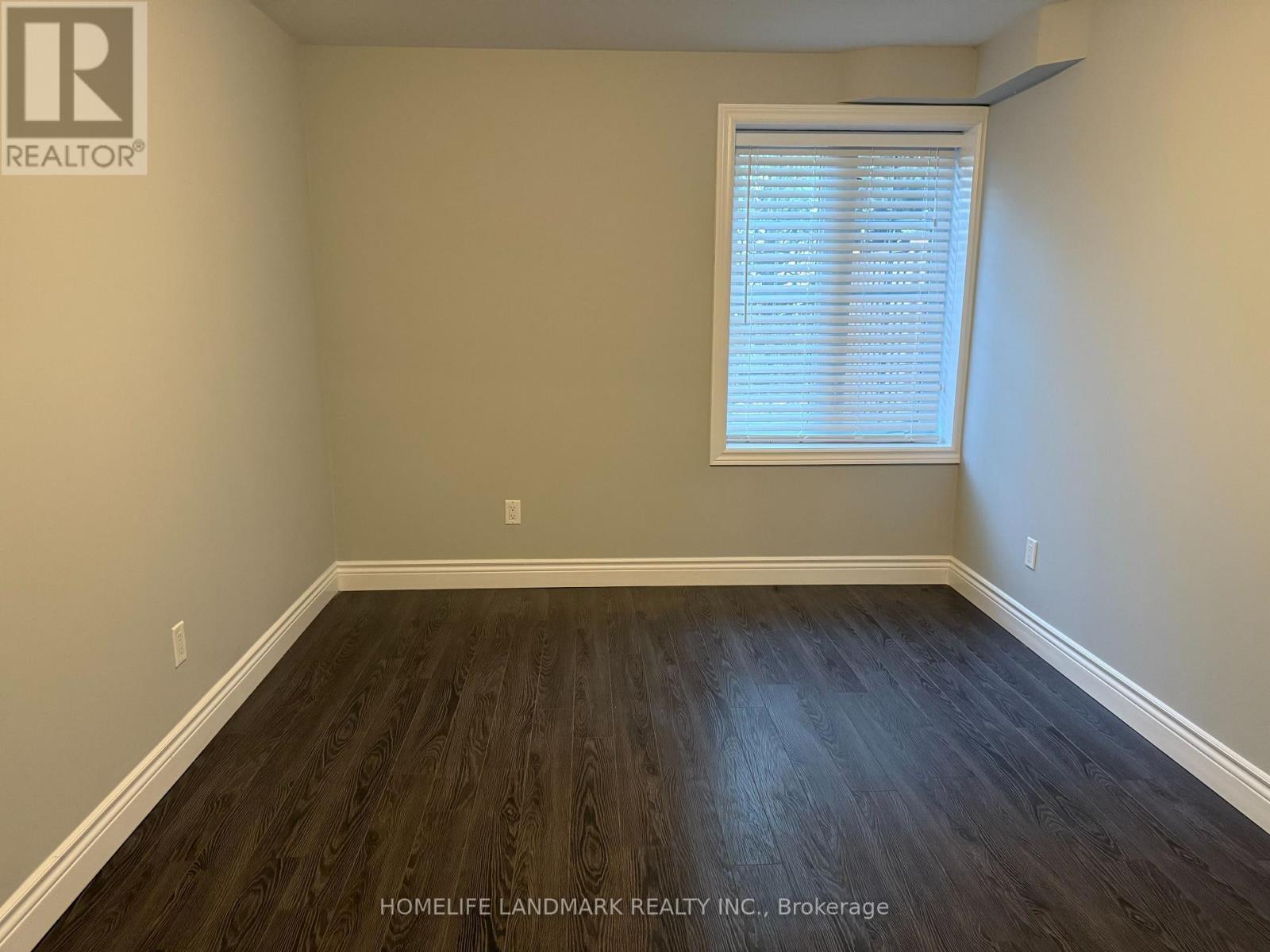 Lower - 325 Bathurst Glen Drive, Vaughan, ON - Indoor Photo Showing Other Room