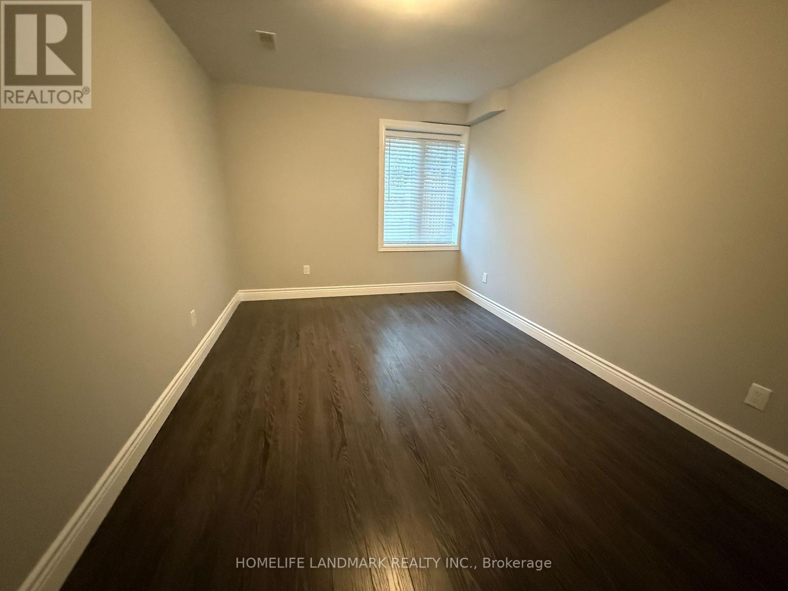 Lower - 325 Bathurst Glen Drive, Vaughan, ON - Indoor Photo Showing Other Room