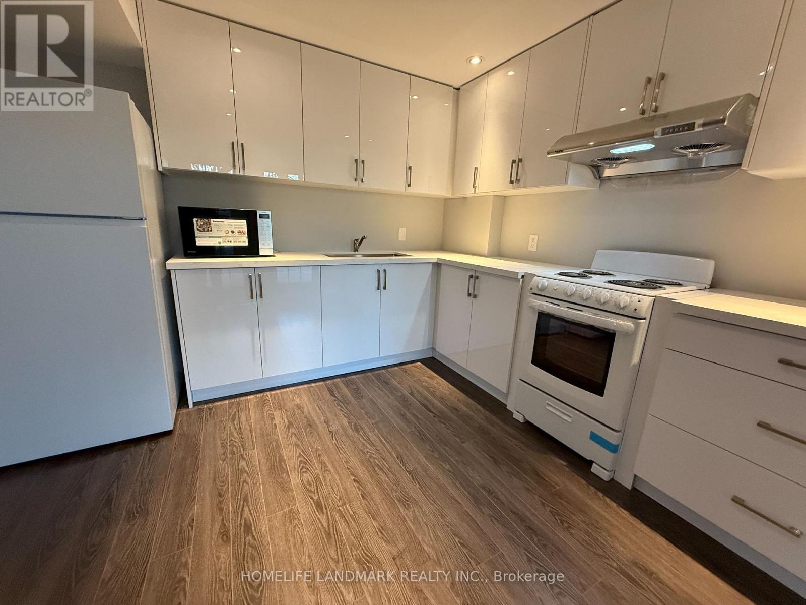 Lower - 325 Bathurst Glen Drive, Vaughan, ON - Indoor Photo Showing Kitchen With Double Sink