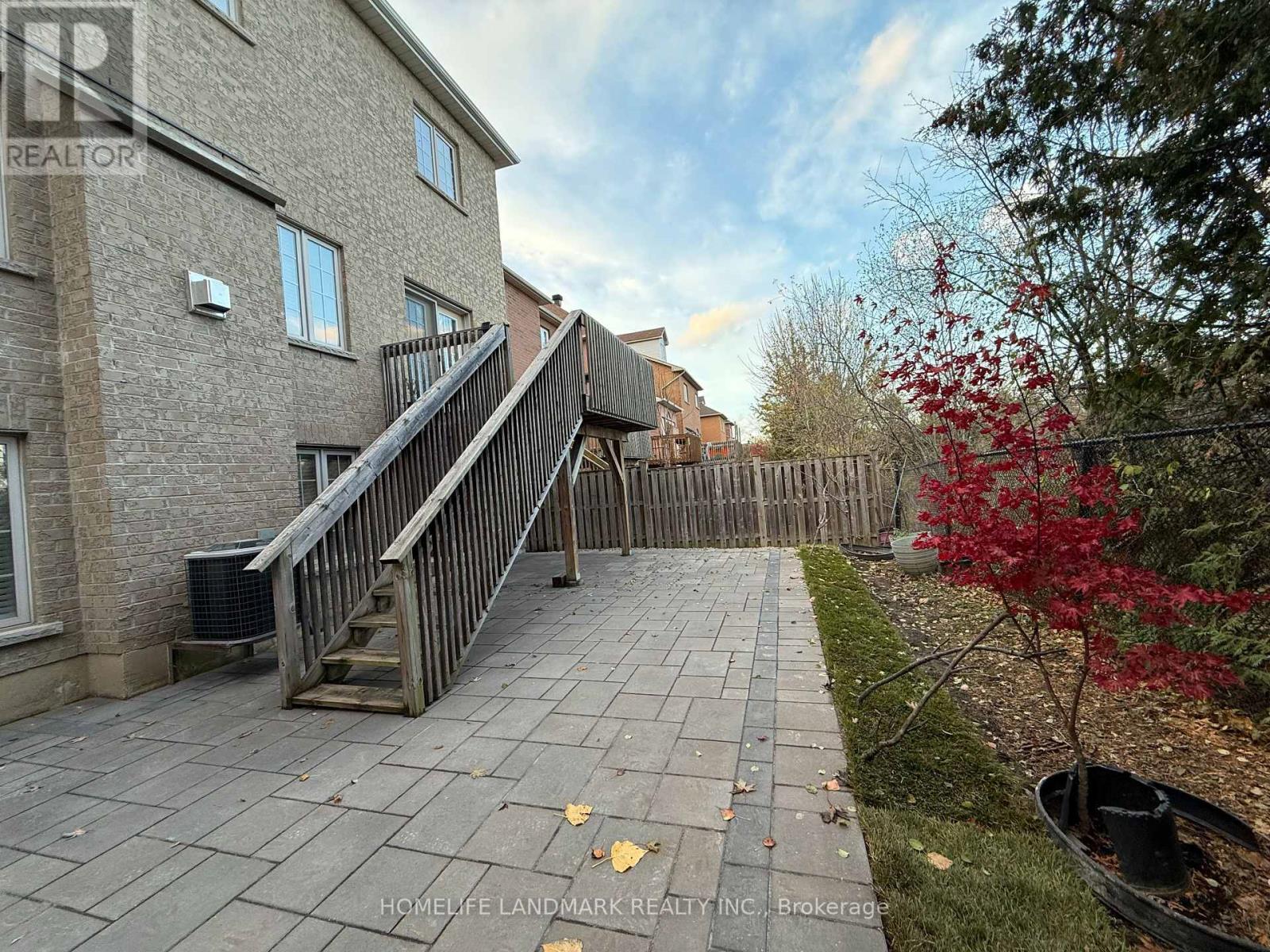 Lower - 325 Bathurst Glen Drive, Vaughan, ON - Outdoor