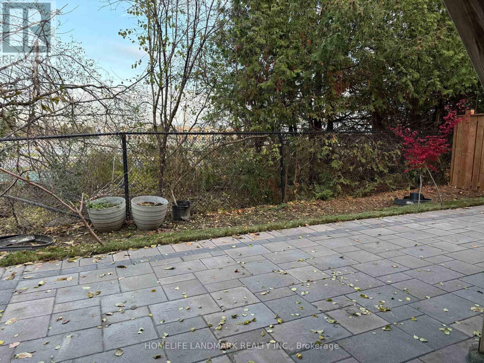 Lower - 325 Bathurst Glen Drive, Vaughan, ON - Outdoor