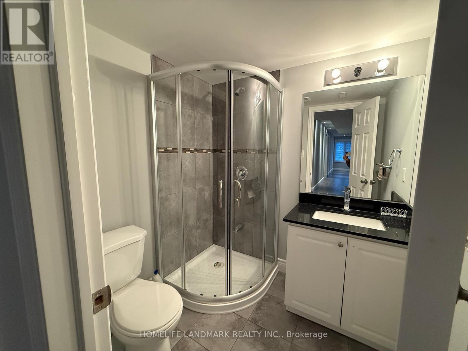 Lower - 325 Bathurst Glen Drive, Vaughan, ON - Indoor Photo Showing Bathroom
