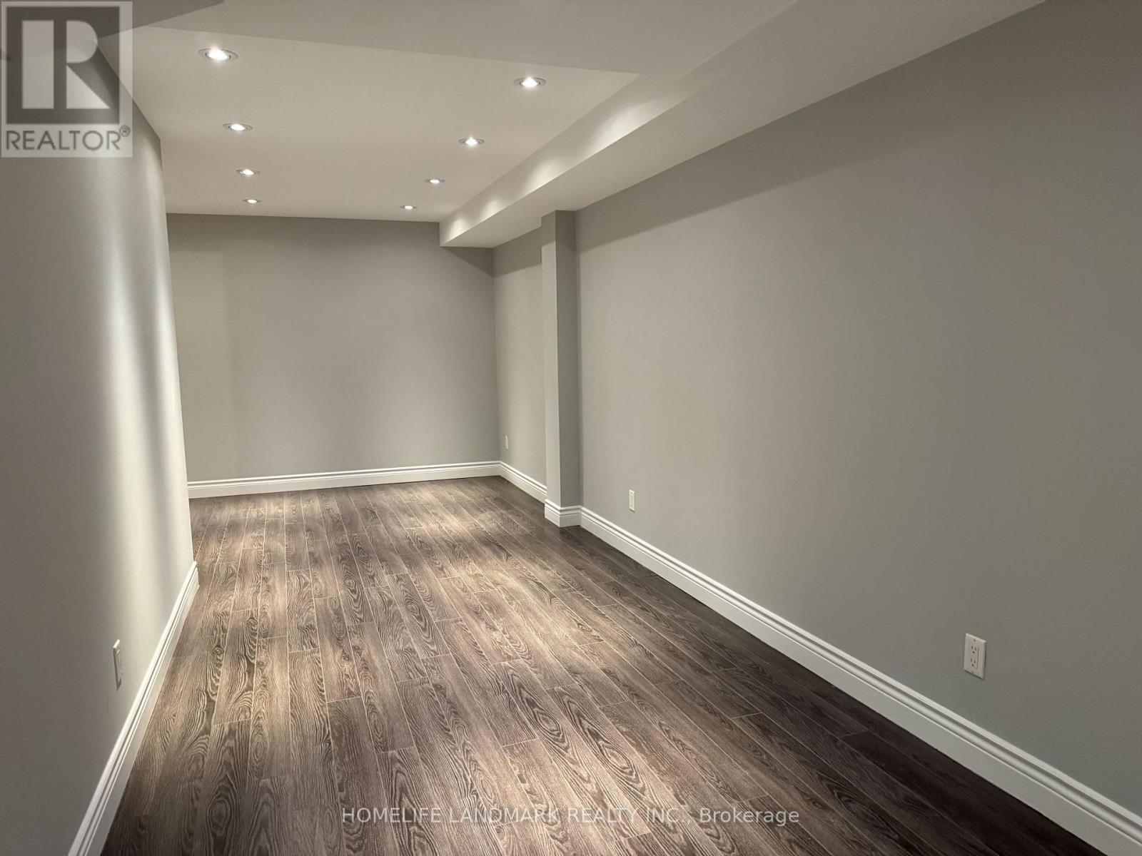 Lower - 325 Bathurst Glen Drive, Vaughan, ON - Indoor Photo Showing Other Room