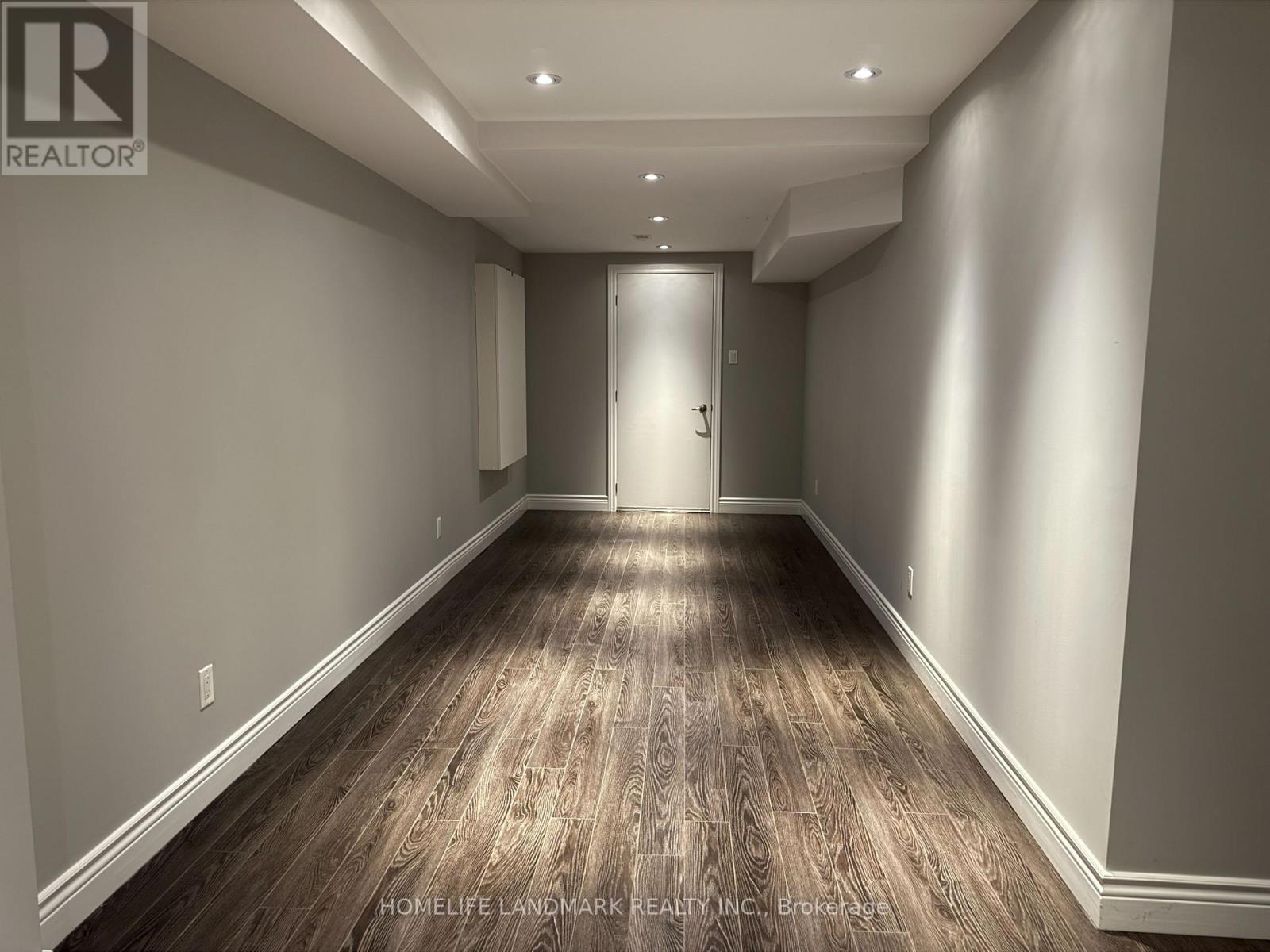 Lower - 325 Bathurst Glen Drive, Vaughan, ON - Indoor Photo Showing Other Room