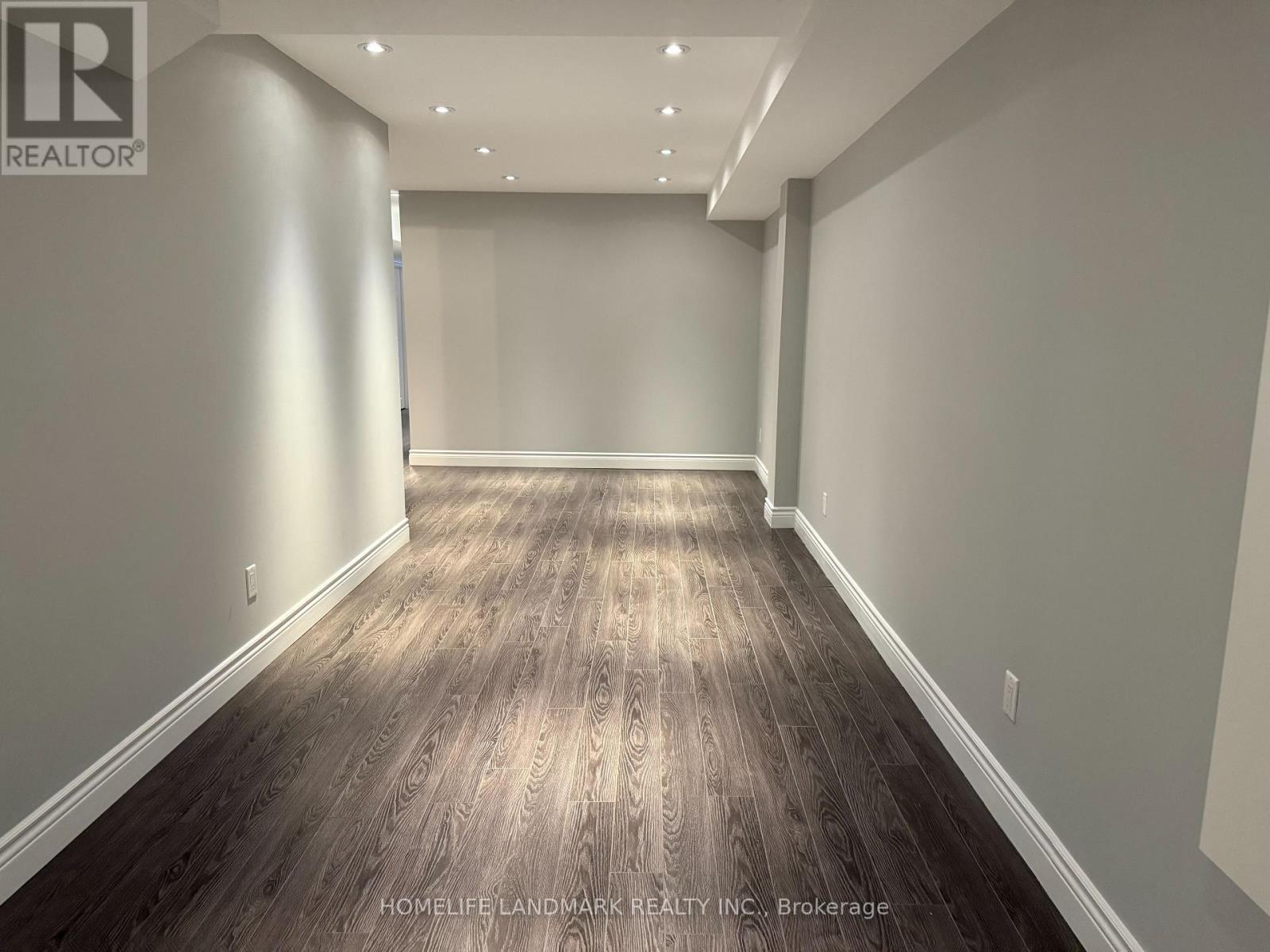 Lower - 325 Bathurst Glen Drive, Vaughan, ON - Indoor Photo Showing Other Room