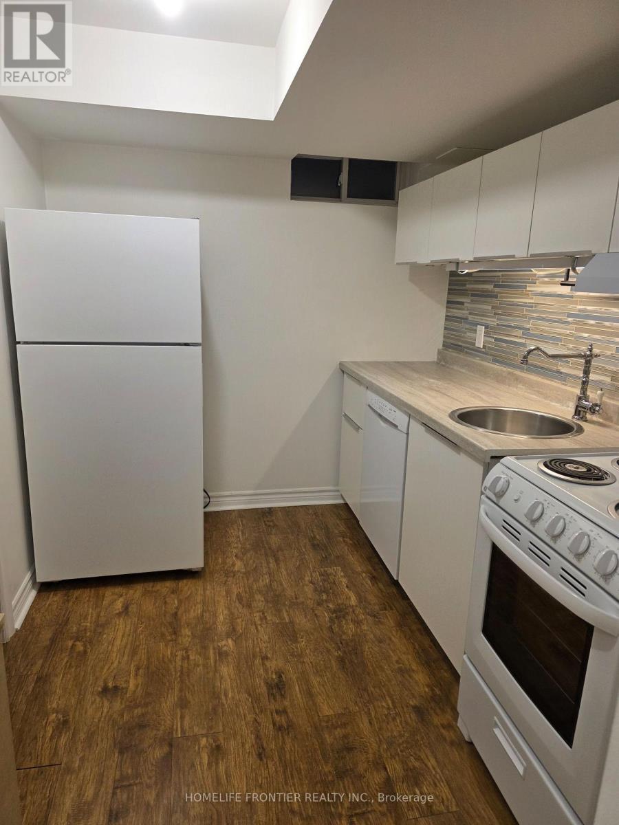 Lower - 126 Vittorio De Luca Drive, Vaughan, ON - Indoor Photo Showing Kitchen