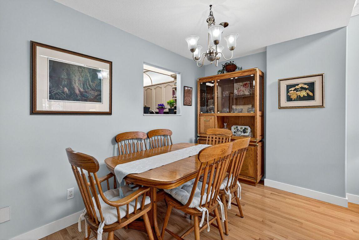 13-1800 Parkview Crescent, Kelowna, BC - Indoor Photo Showing Dining Room