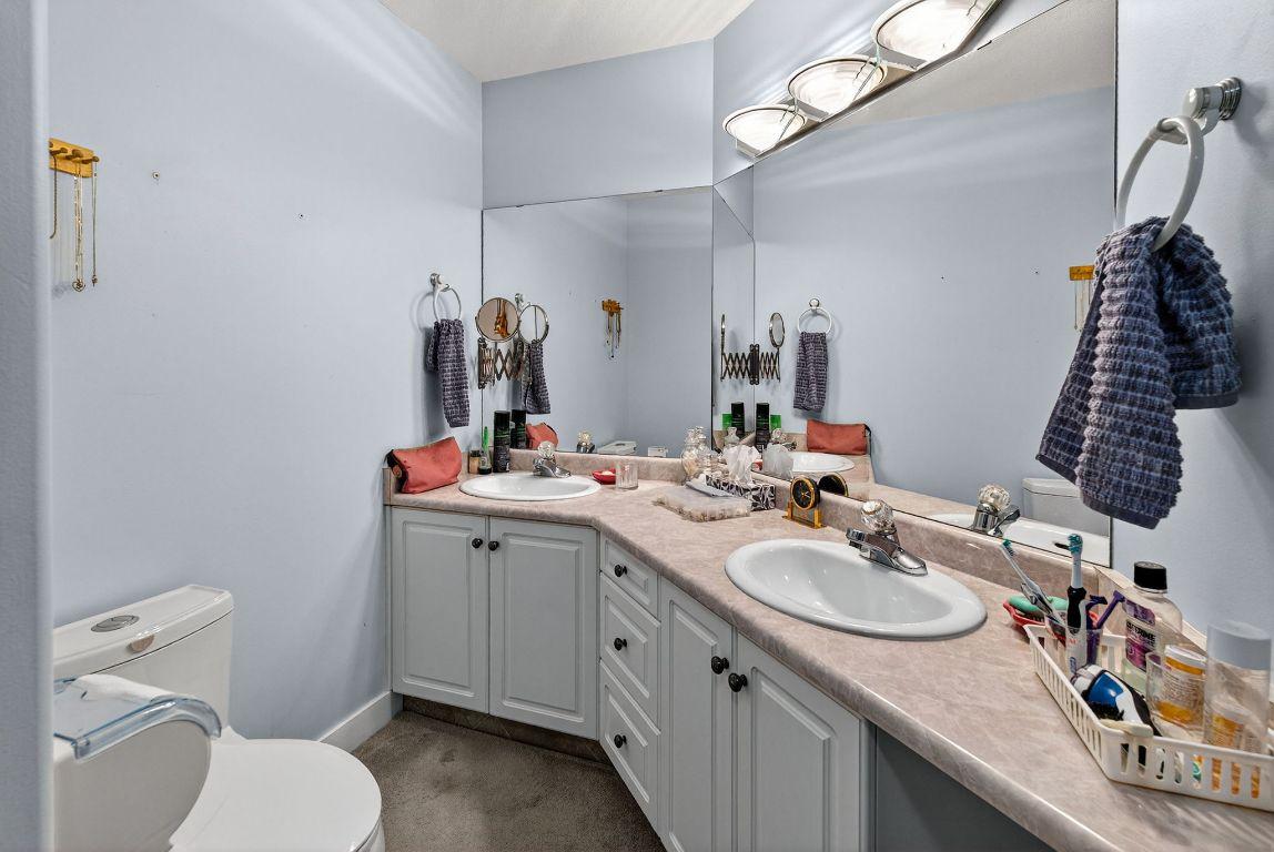 13-1800 Parkview Crescent, Kelowna, BC - Indoor Photo Showing Bathroom