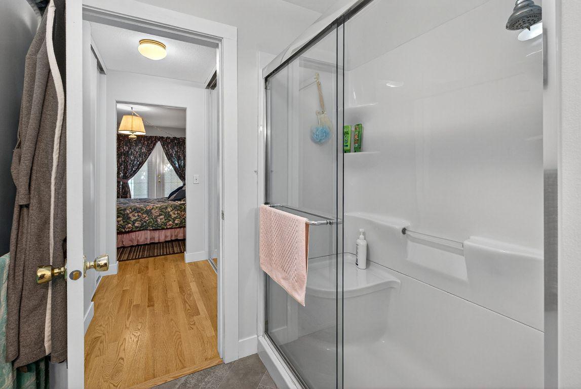 13-1800 Parkview Crescent, Kelowna, BC - Indoor Photo Showing Bathroom