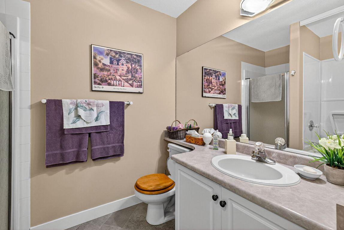 13-1800 Parkview Crescent, Kelowna, BC - Indoor Photo Showing Bathroom