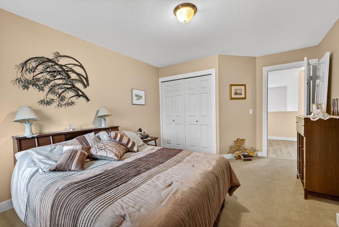 13-1800 Parkview Crescent, Kelowna, BC - Indoor Photo Showing Bedroom