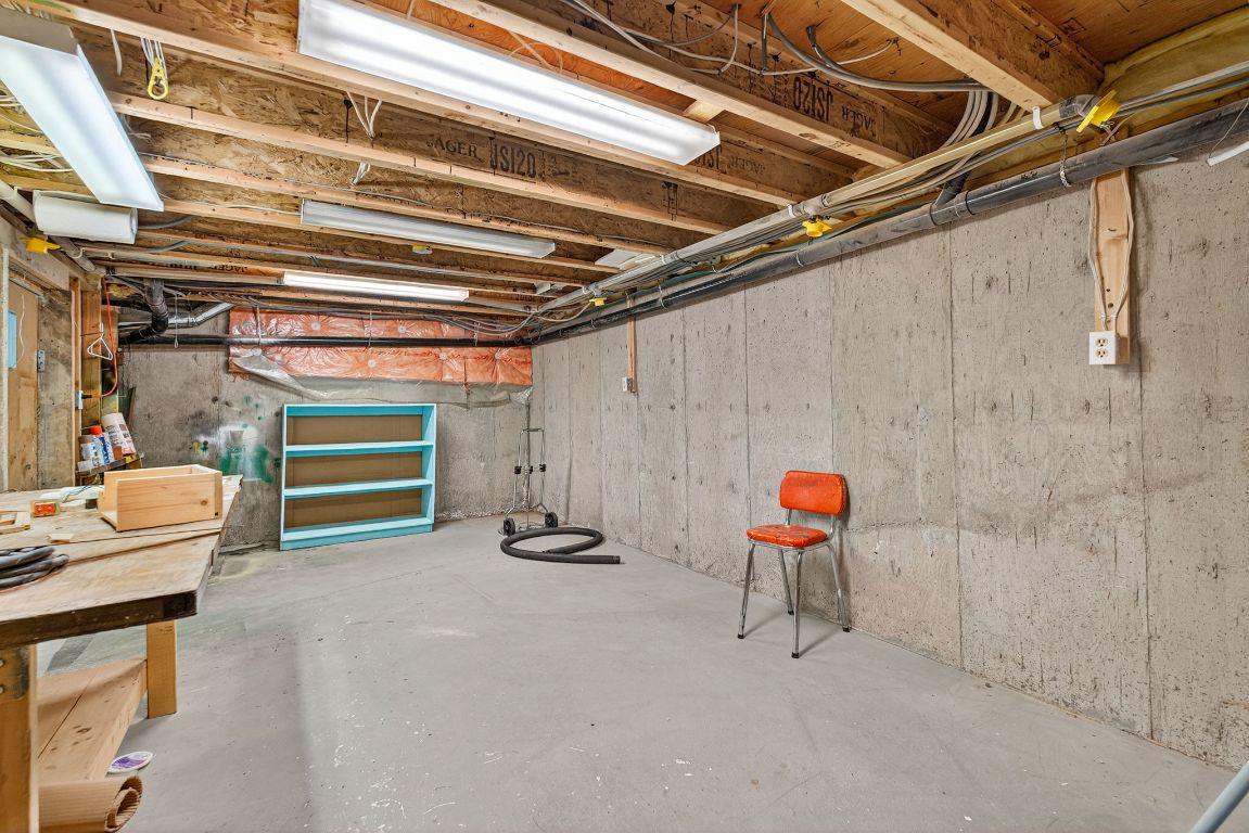 13-1800 Parkview Crescent, Kelowna, BC - Indoor Photo Showing Basement
