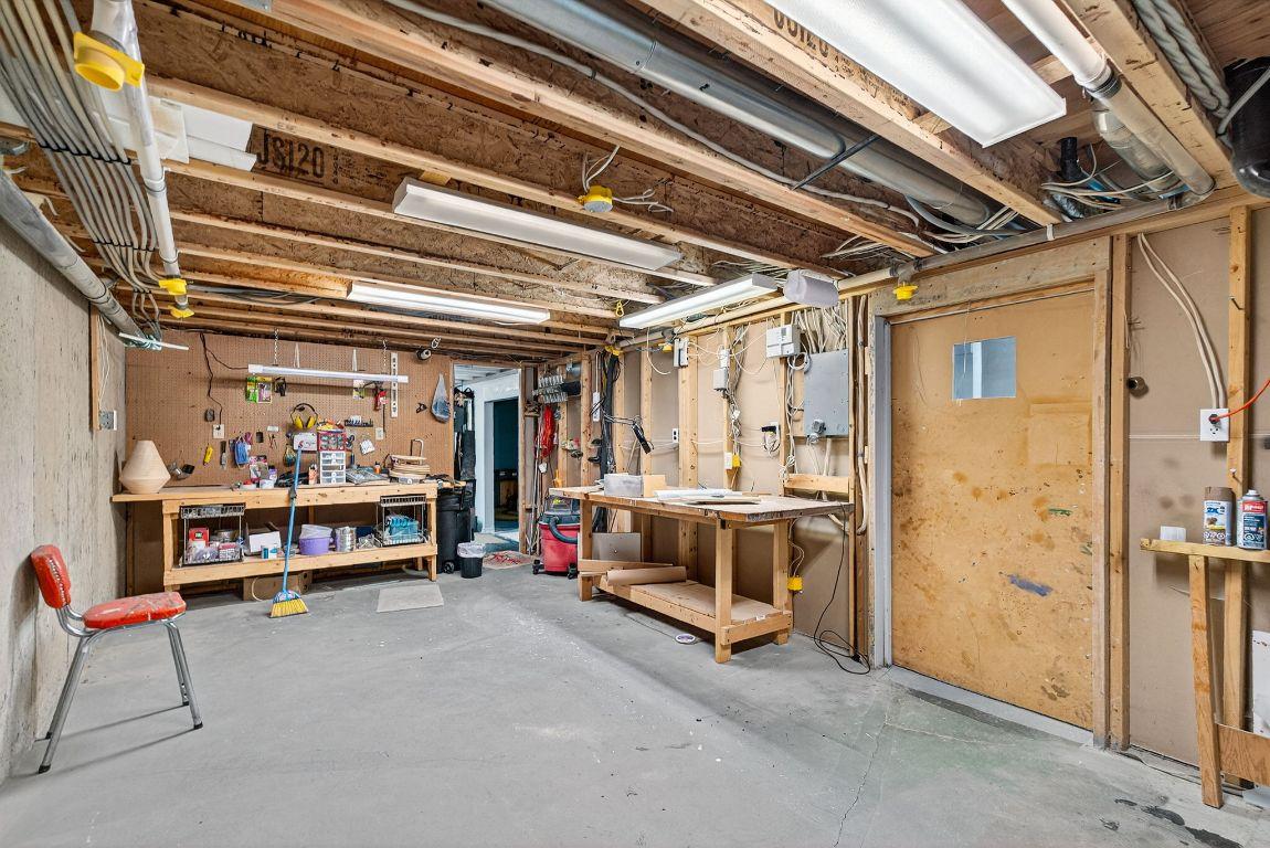 13-1800 Parkview Crescent, Kelowna, BC - Indoor Photo Showing Basement
