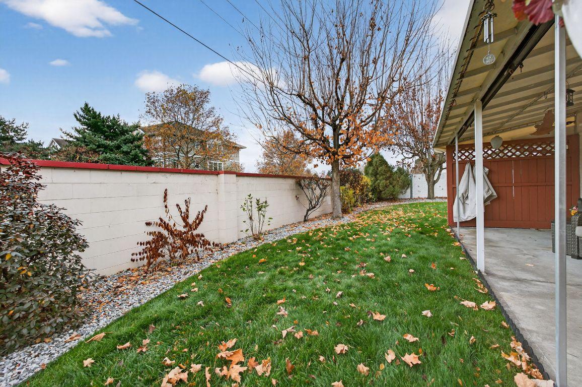 13-1800 Parkview Crescent, Kelowna, BC - Outdoor