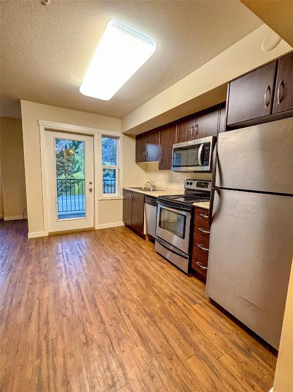 106-1475 Glenmore Road, Kelowna, BC - Indoor Photo Showing Kitchen With Stainless Steel Kitchen