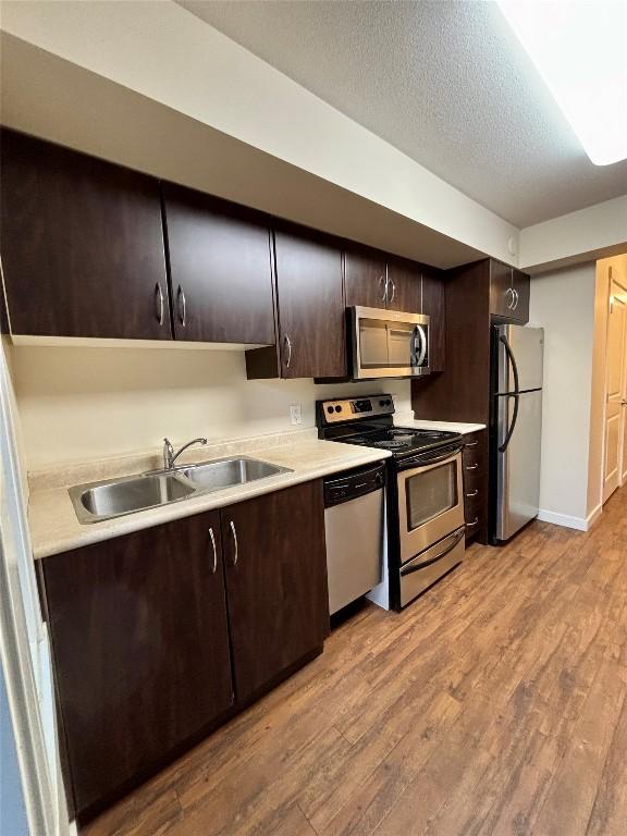 106-1475 Glenmore Road, Kelowna, BC - Indoor Photo Showing Kitchen