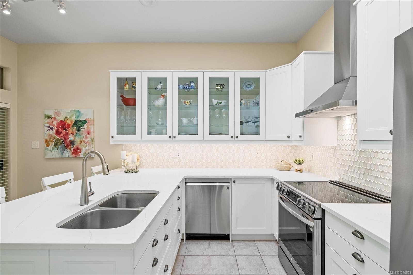 912 Lakes Blvd, French Creek, BC