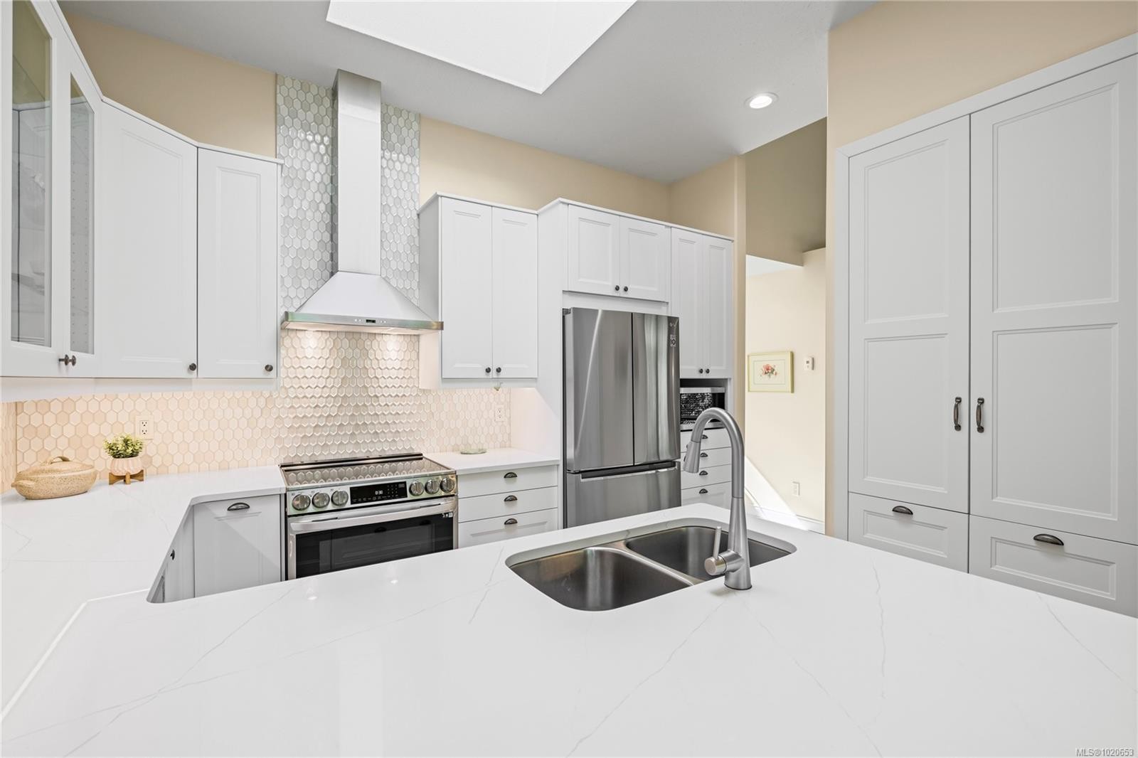 912 Lakes Blvd, French Creek, BC