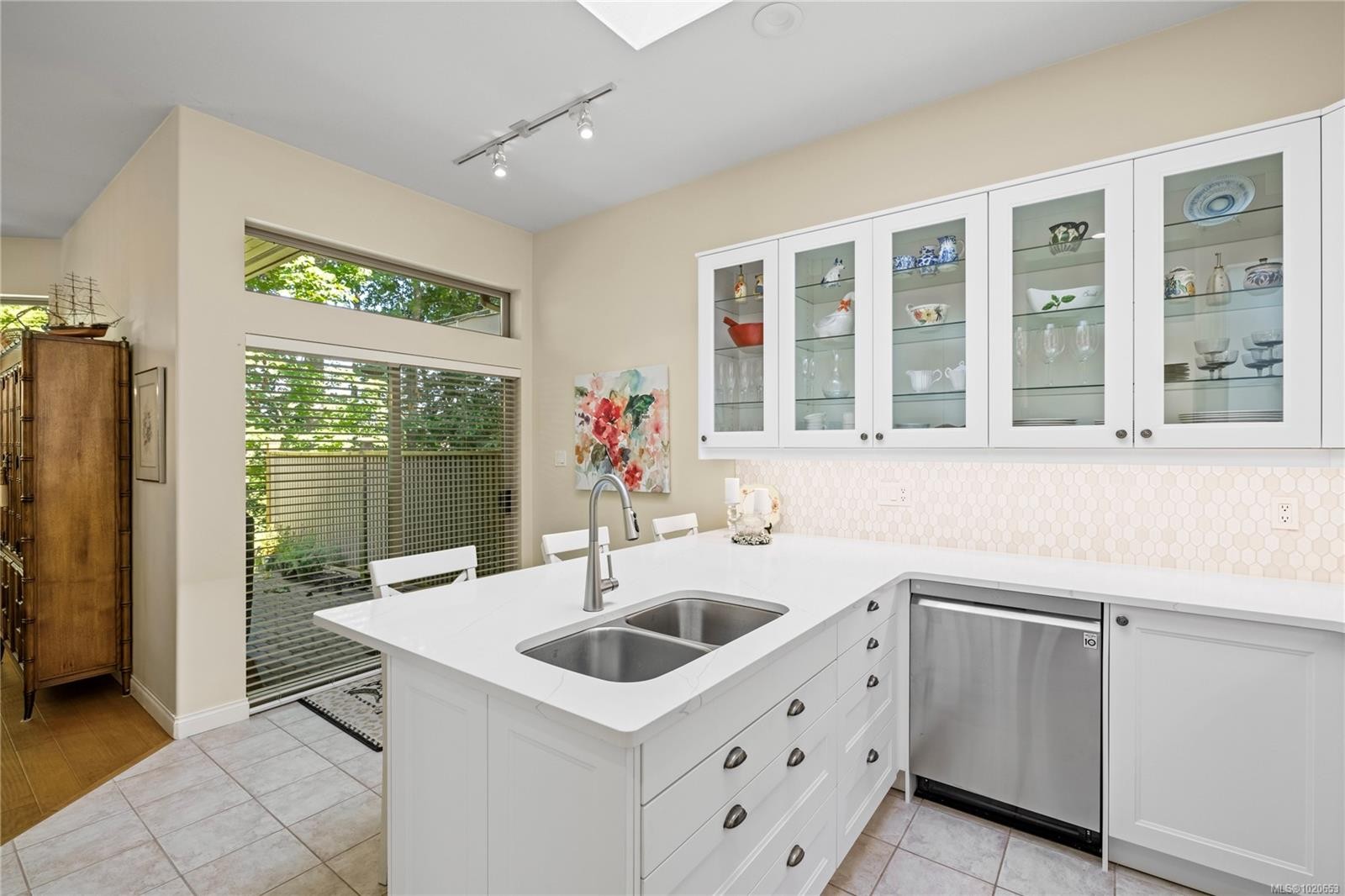 912 Lakes Blvd, French Creek, BC