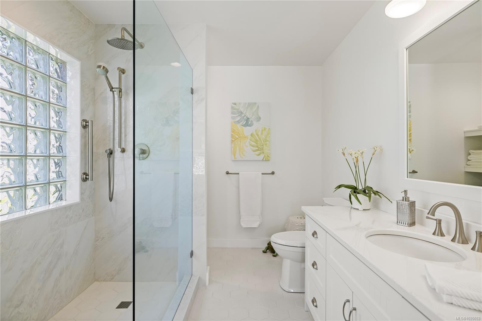 912 Lakes Blvd, French Creek, BC