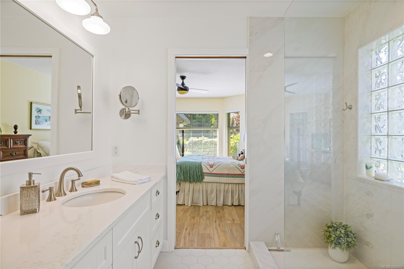 912 Lakes Blvd, French Creek, BC