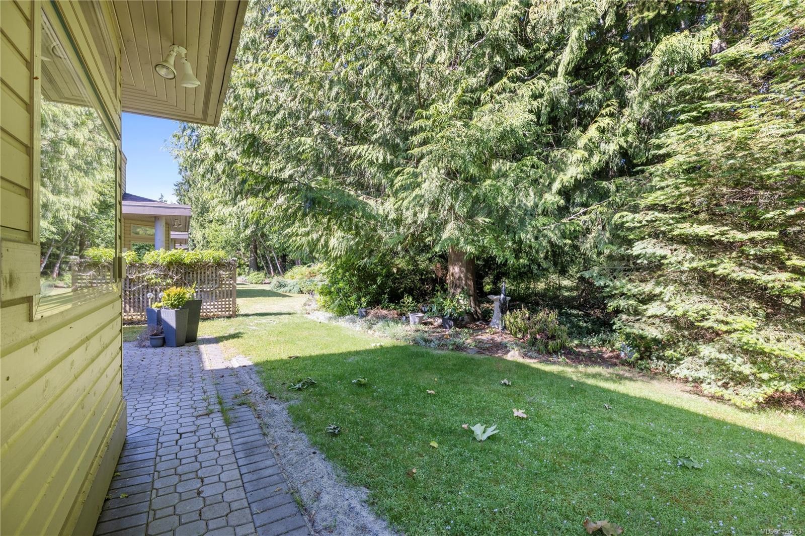 912 Lakes Blvd, French Creek, BC