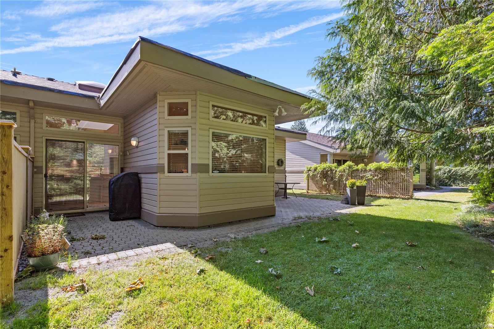 912 Lakes Blvd, French Creek, BC