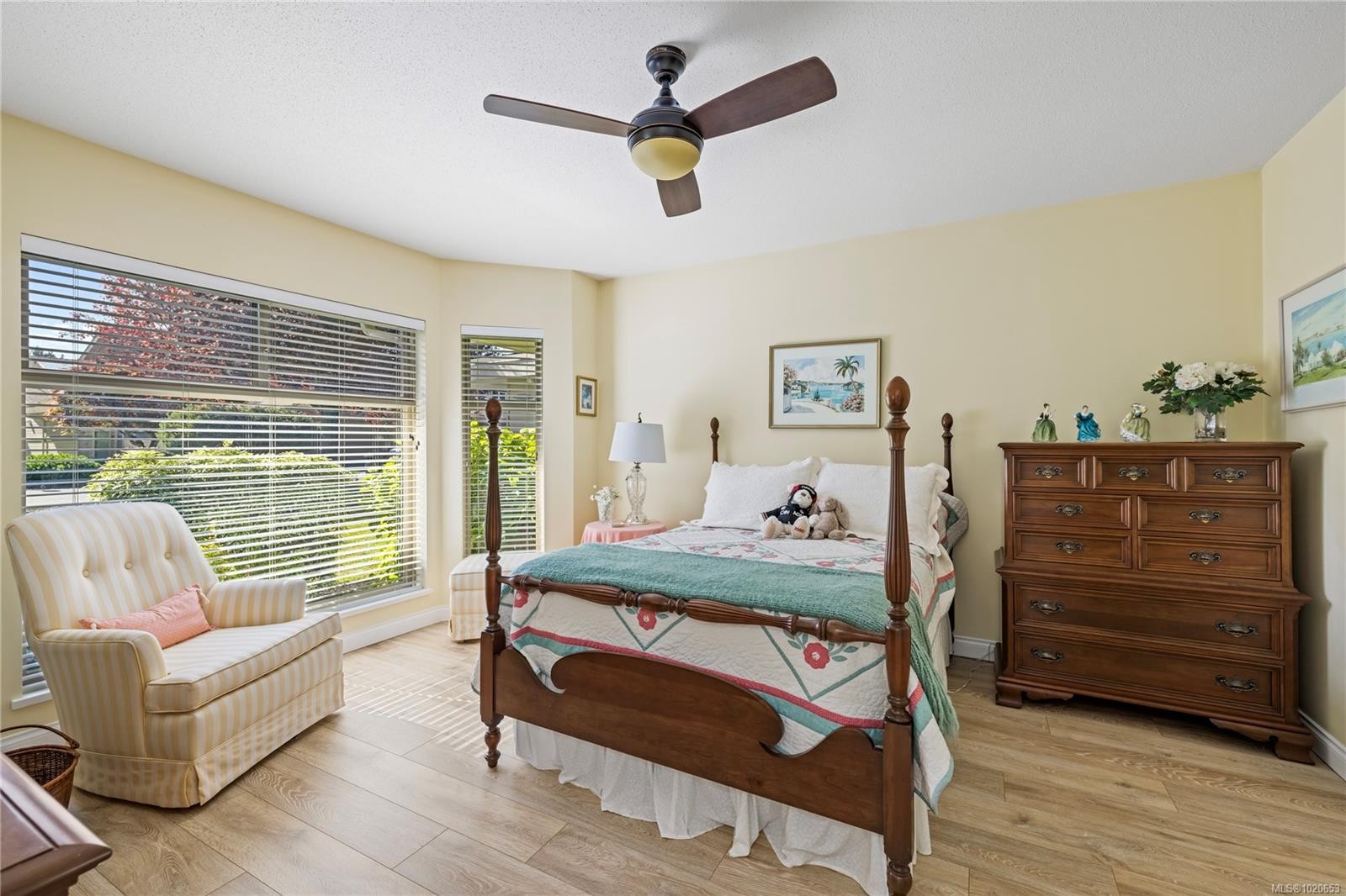 912 Lakes Blvd, French Creek, BC