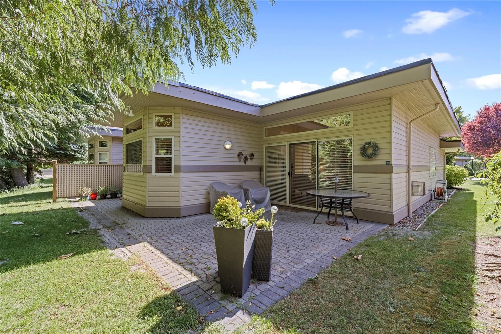 912 Lakes Blvd, French Creek, BC