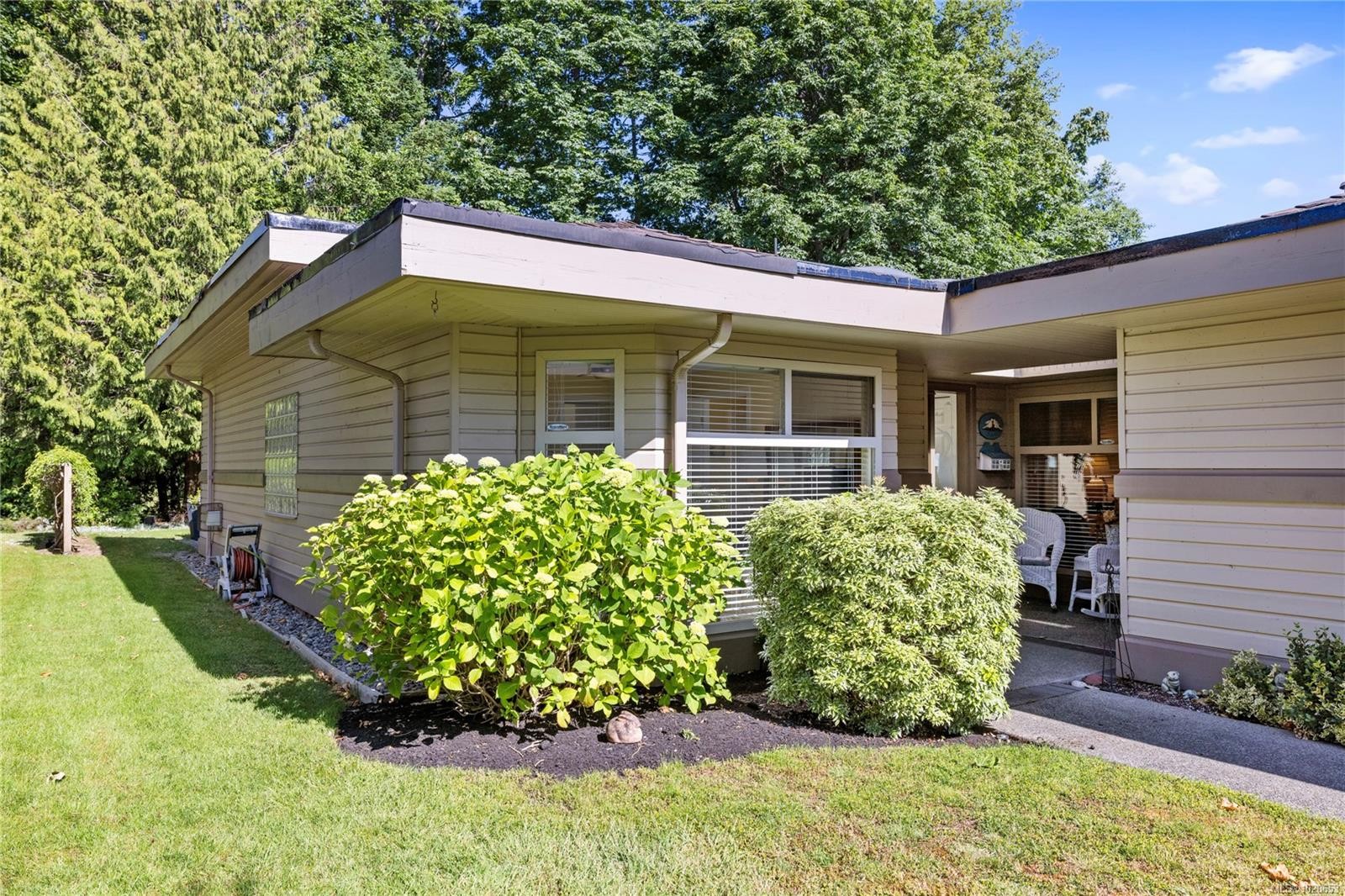 912 Lakes Blvd, French Creek, BC