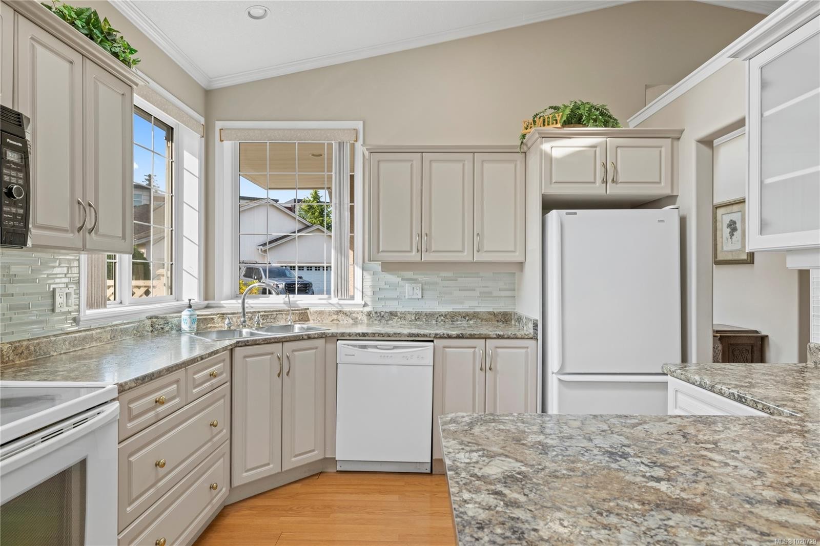 6144 Saturna Ave, Nanaimo, BC