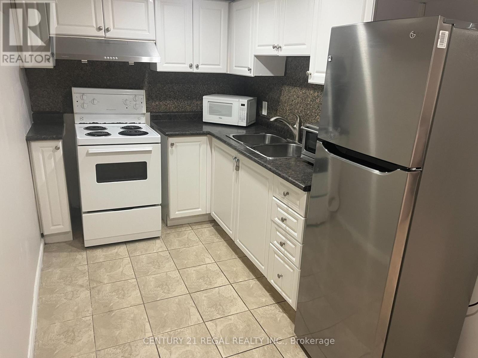 45 Fifteenth Street, Toronto, ON - Indoor Photo Showing Kitchen With Double Sink