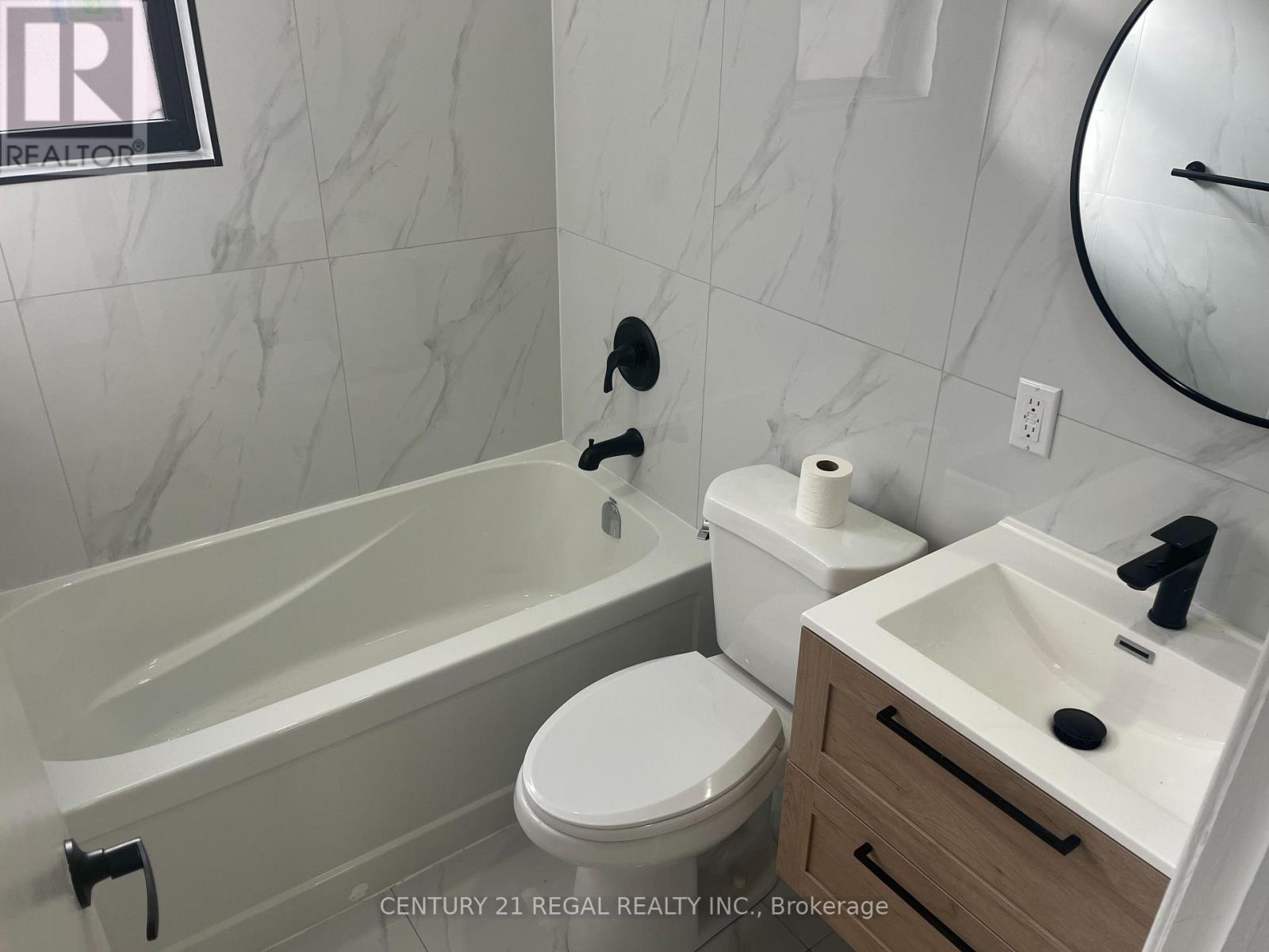45 Fifteenth Street, Toronto, ON - Indoor Photo Showing Bathroom