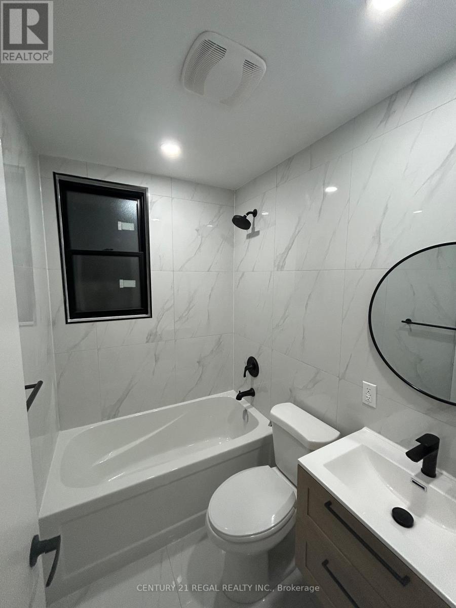 45 Fifteenth Street, Toronto, ON - Indoor Photo Showing Bathroom