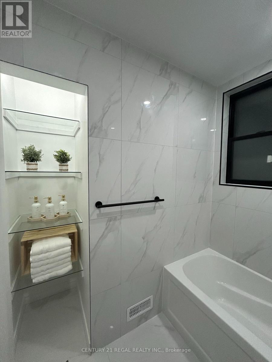 45 Fifteenth Street, Toronto, ON - Indoor Photo Showing Bathroom