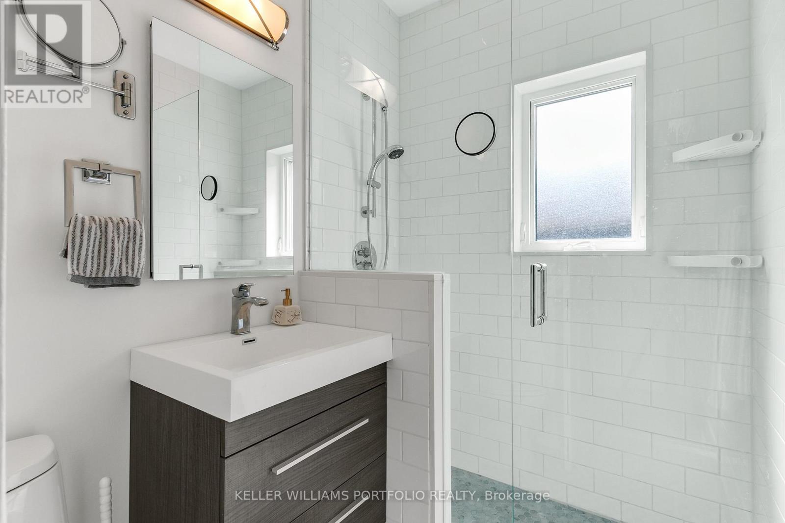 229 Manor Road E, Toronto, ON - Indoor Photo Showing Bathroom
