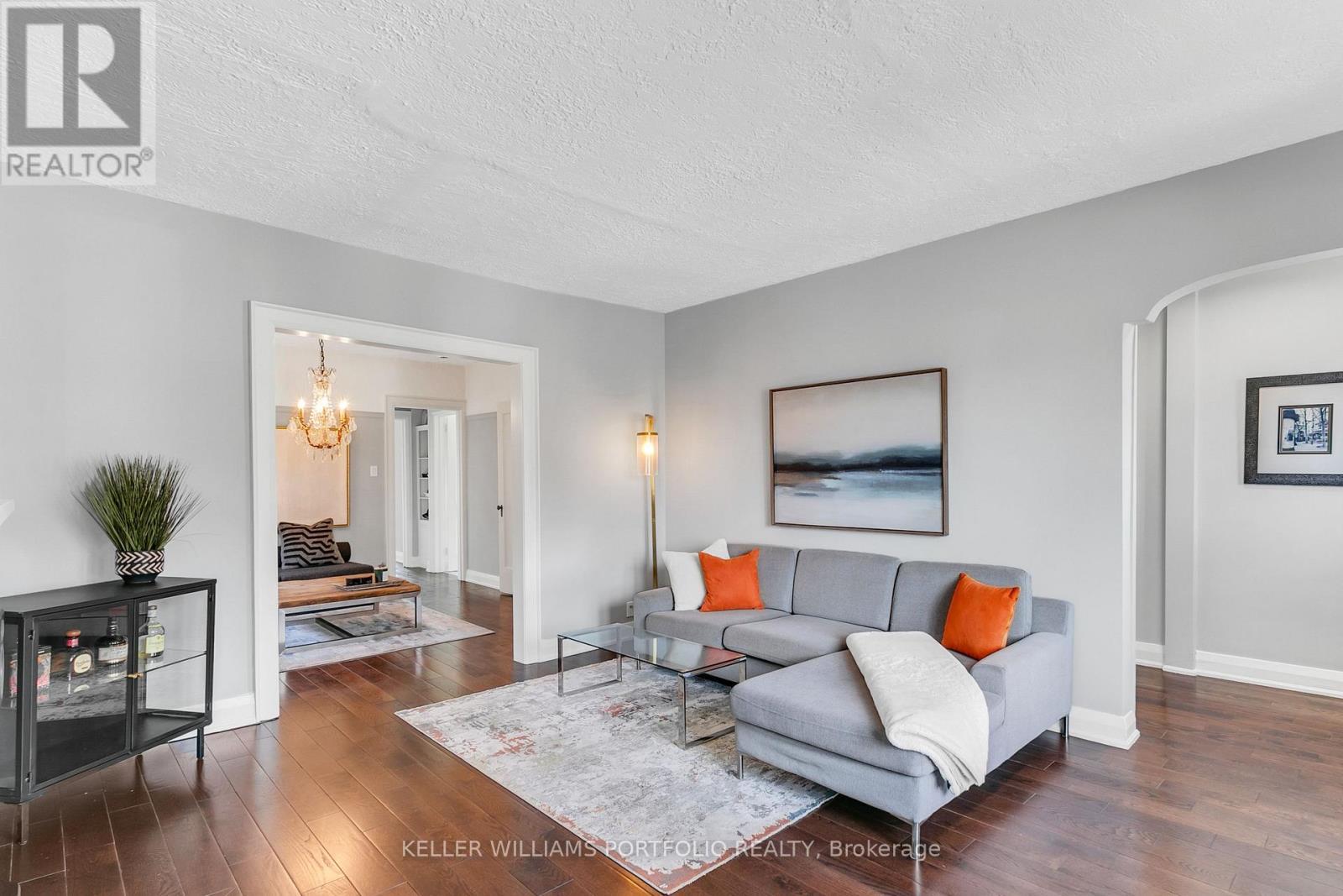 229 Manor Road E, Toronto, ON - Indoor Photo Showing Living Room