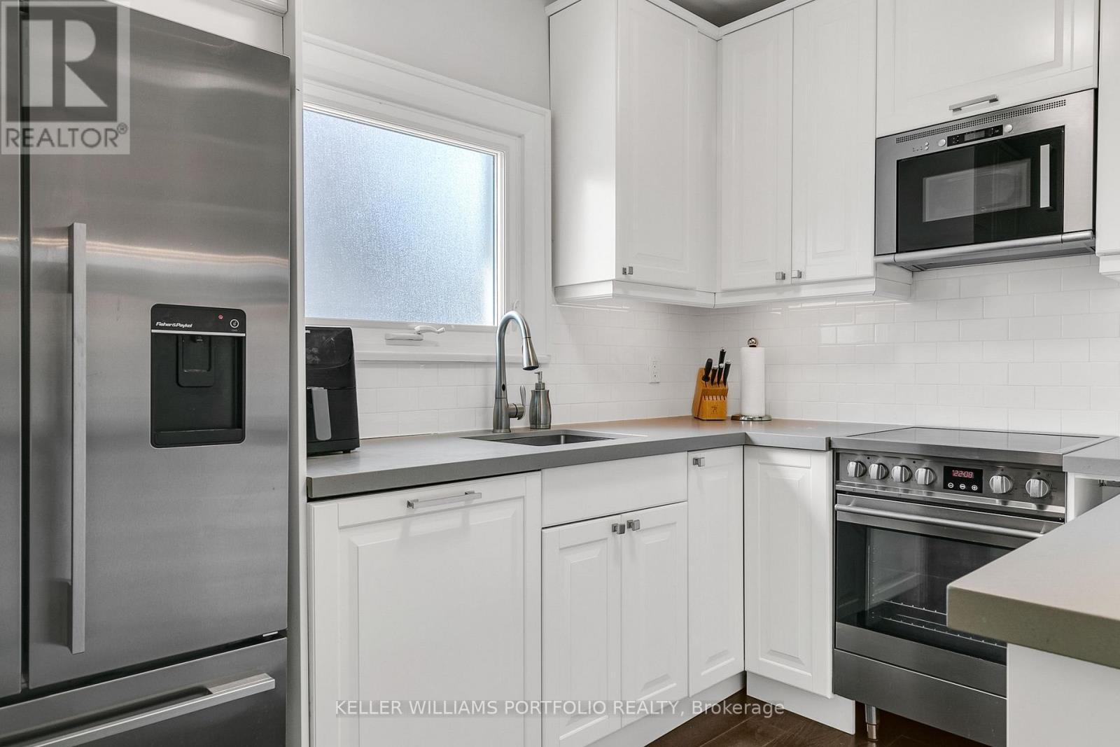 229 Manor Road E, Toronto, ON - Indoor Photo Showing Kitchen With Upgraded Kitchen
