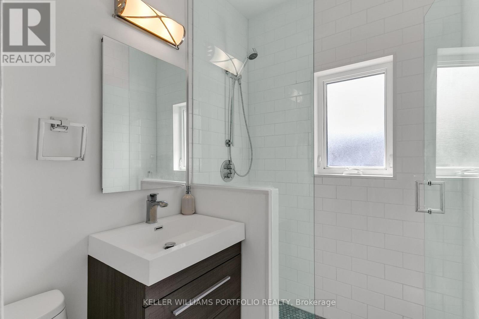 229 Manor Road E, Toronto, ON - Indoor Photo Showing Bathroom
