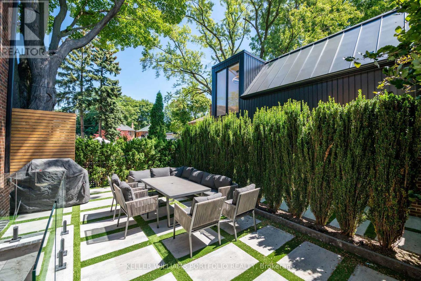 229 Manor Road E, Toronto, ON - Outdoor