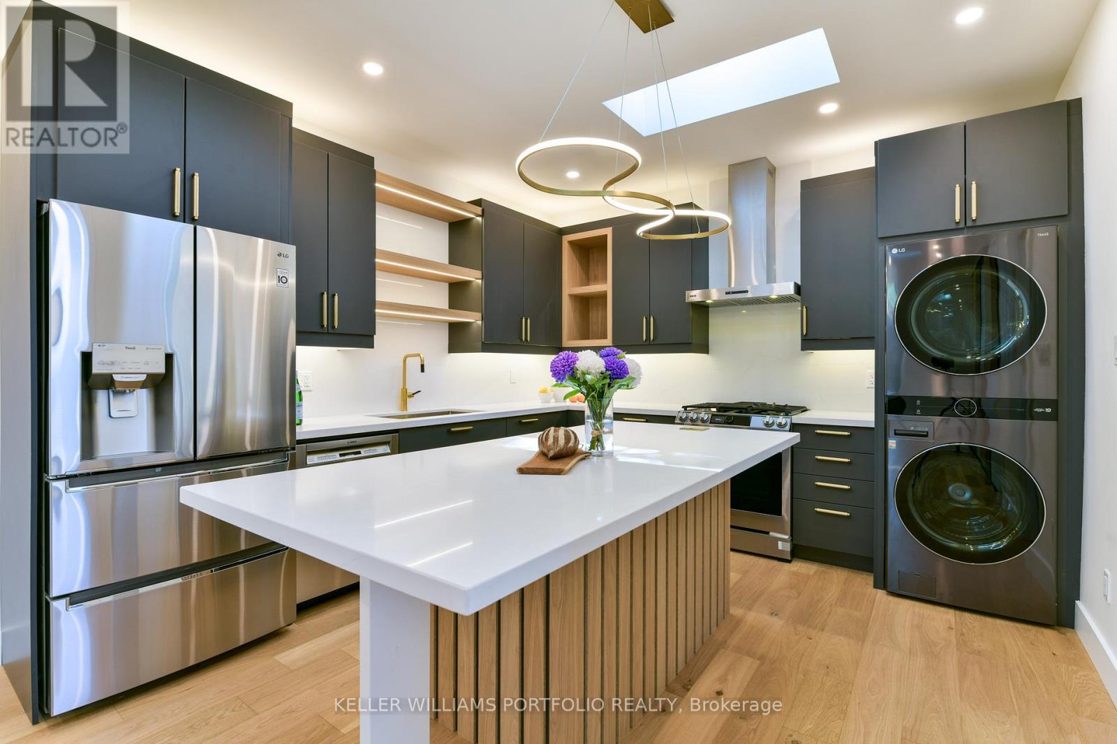 229 Manor Road E, Toronto, ON - Indoor Photo Showing Kitchen With Upgraded Kitchen
