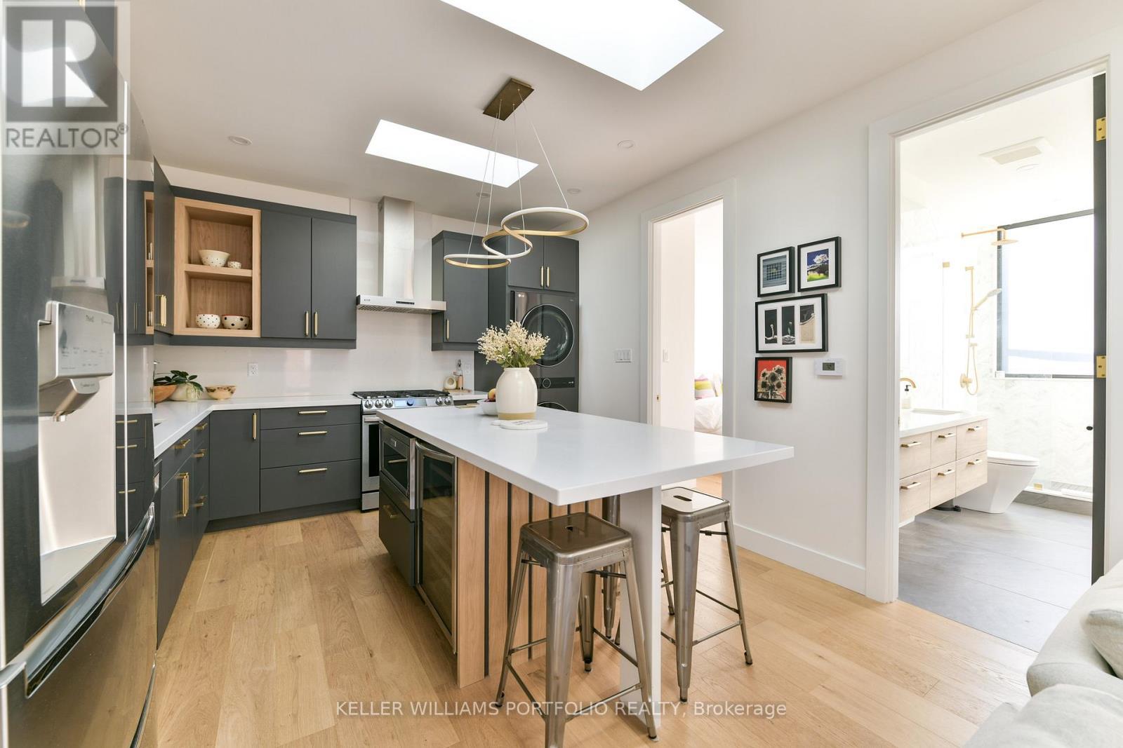 229 Manor Road E, Toronto, ON - Indoor Photo Showing Kitchen With Upgraded Kitchen