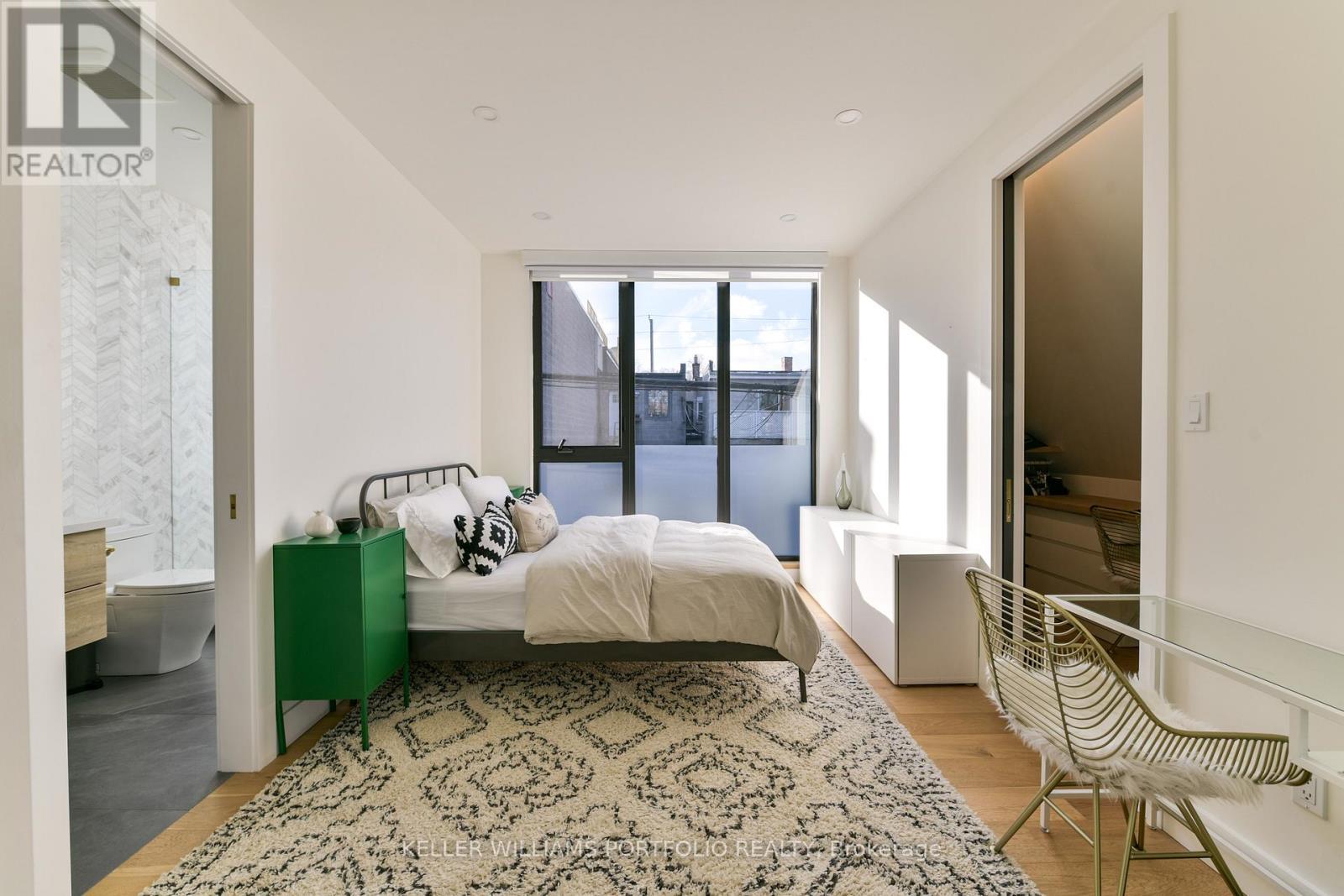 229 Manor Road E, Toronto, ON - Indoor Photo Showing Bedroom