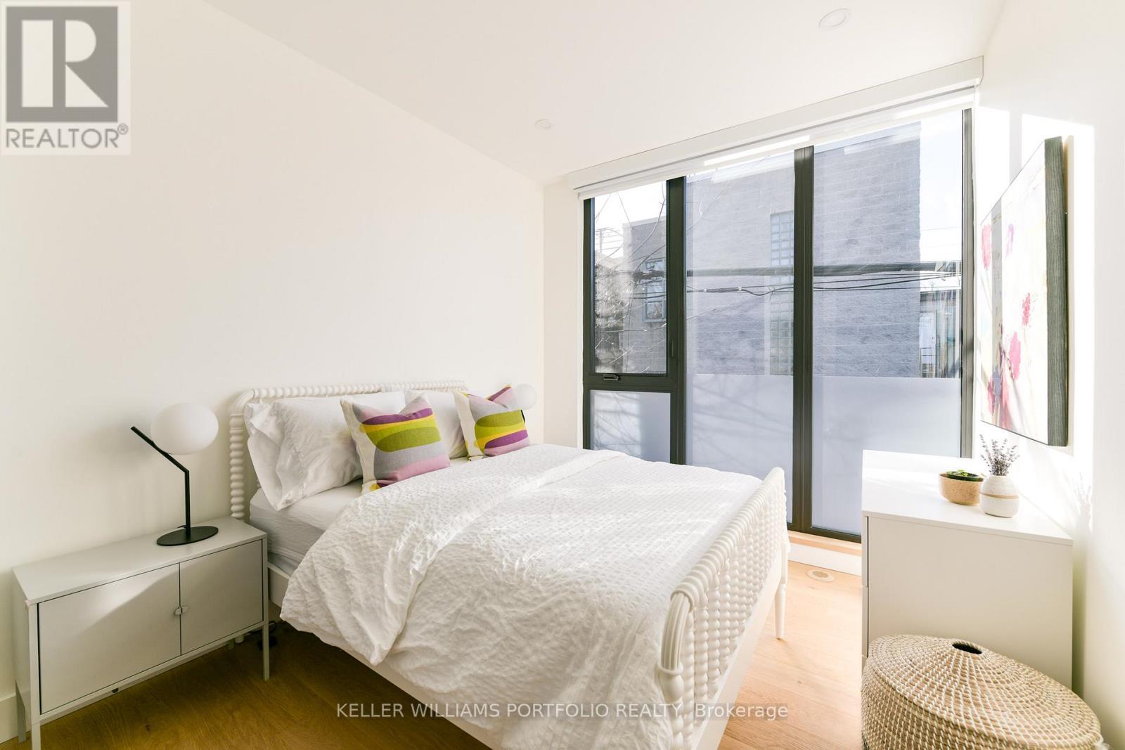 229 Manor Road E, Toronto, ON - Indoor Photo Showing Bedroom