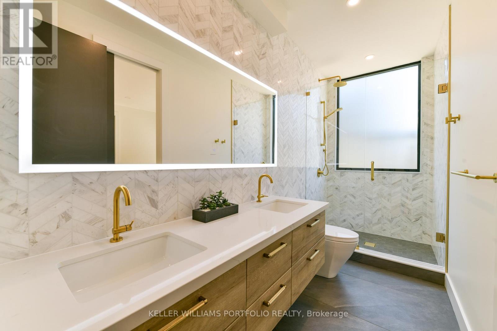 229 Manor Road E, Toronto, ON - Indoor Photo Showing Bathroom