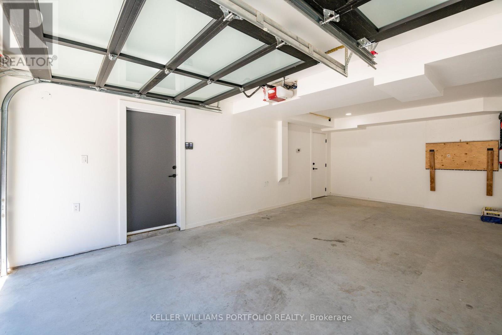 229 Manor Road E, Toronto, ON - Indoor Photo Showing Garage
