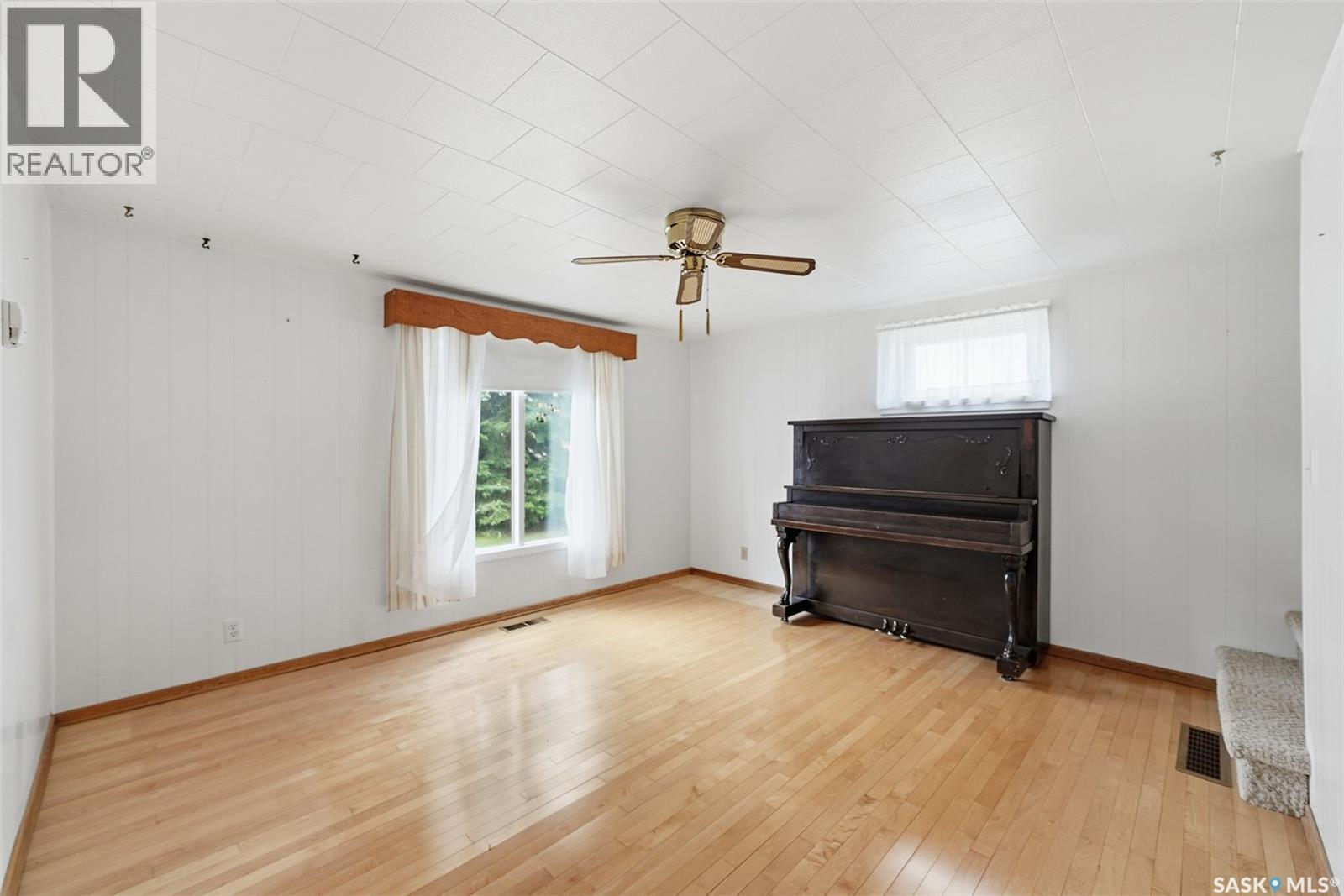 624 Saskatchewan Avenue, Imperial, SK - Indoor