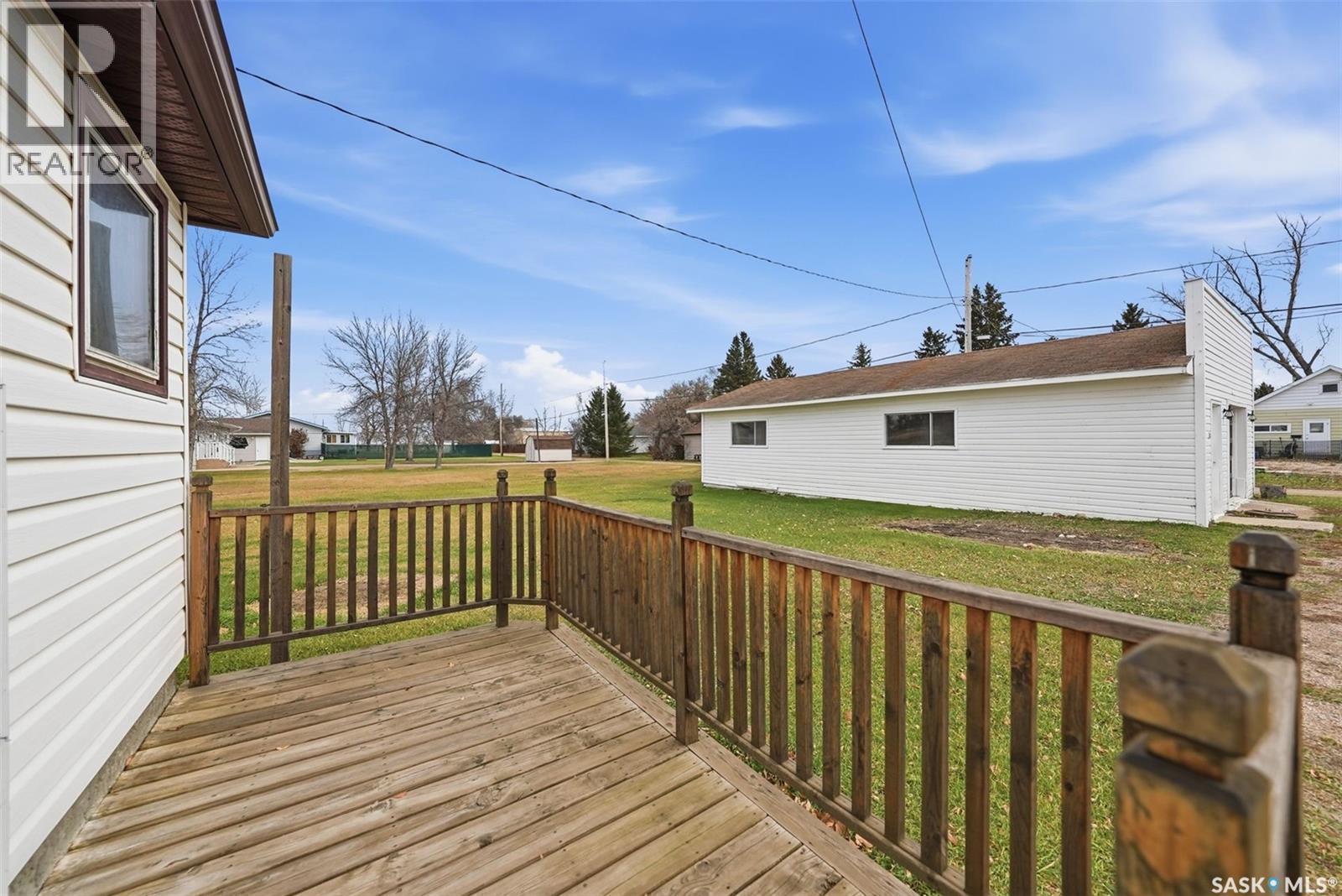 624 Saskatchewan Avenue, Imperial, SK - Outdoor With Deck Patio Veranda With Exterior
