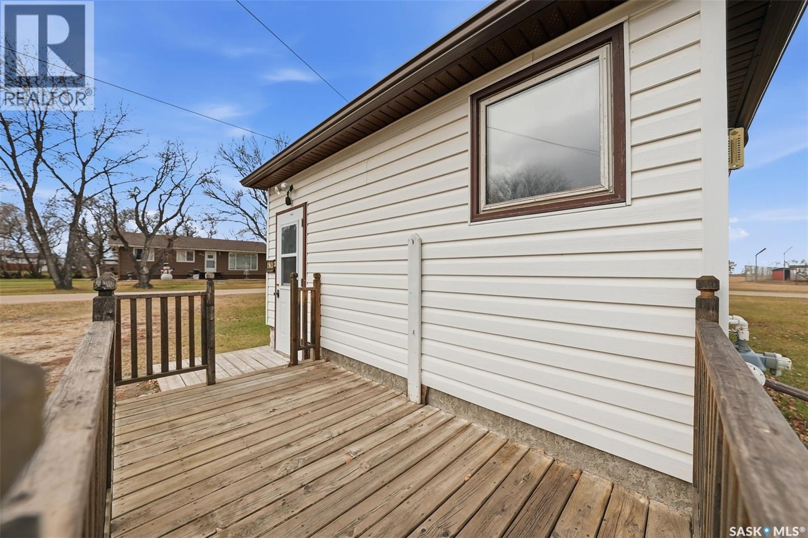 624 Saskatchewan Avenue, Imperial, SK - Outdoor With Deck Patio Veranda With Exterior