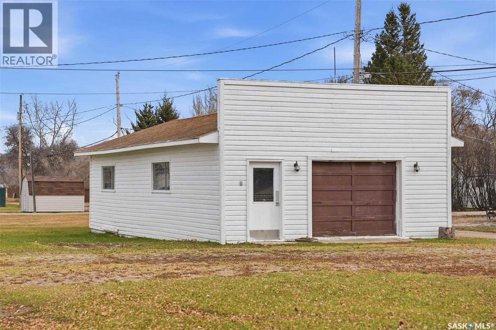 624 Saskatchewan Avenue, Imperial, SK - Outdoor With Exterior